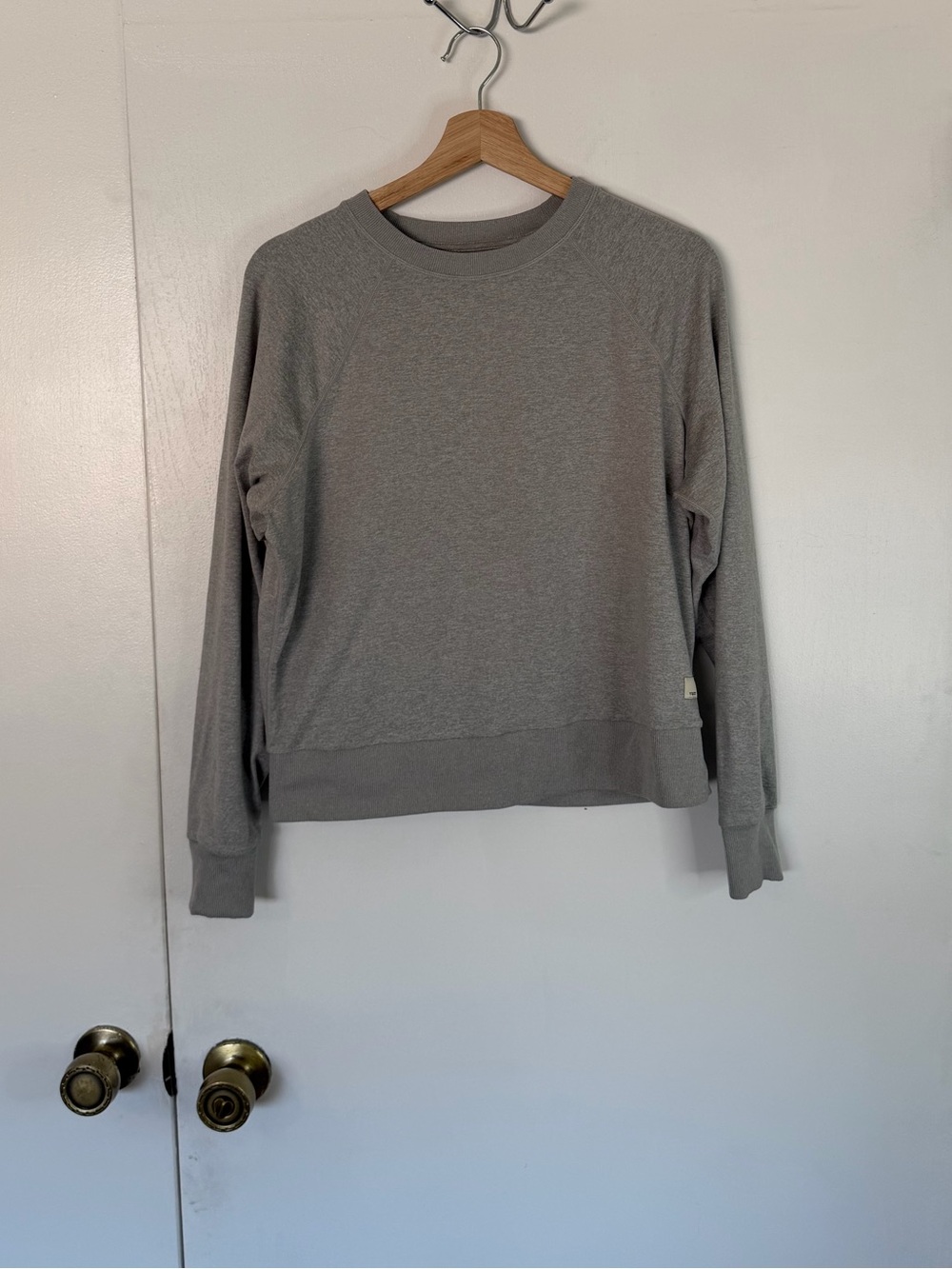 Grey vuori halo sweatshirt